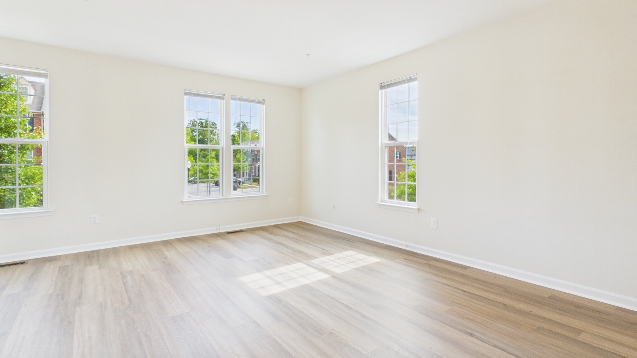 Building Photo - 5423 Saint Rita Dr