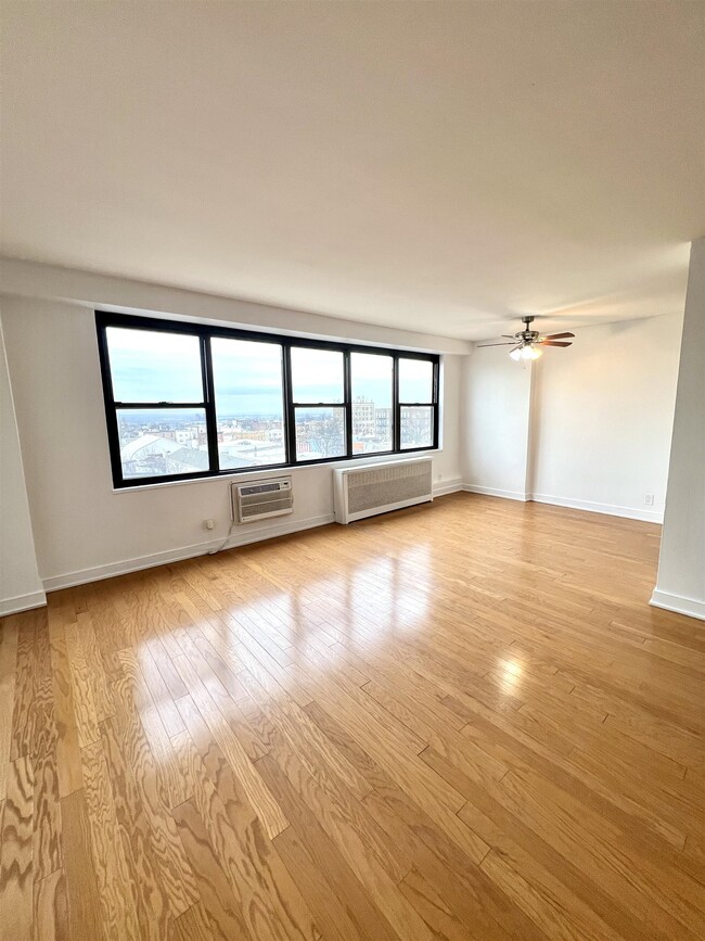 Building Photo - 500 Central Ave