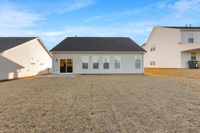 Building Photo - Beautiful 4 Br, 2 BA Home with 2 Car Garag...