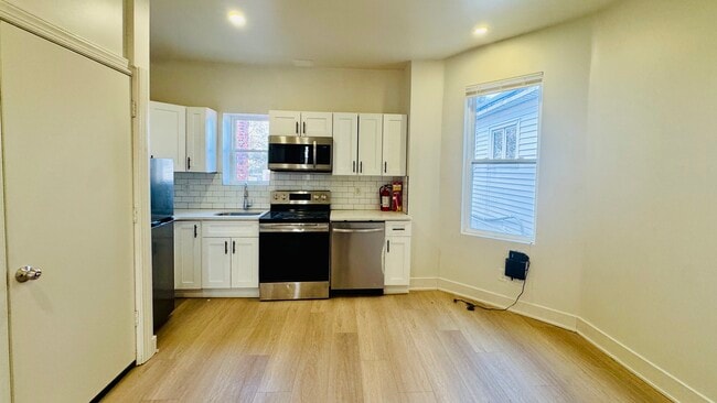 Kitchen - 5459 Cedar Ave