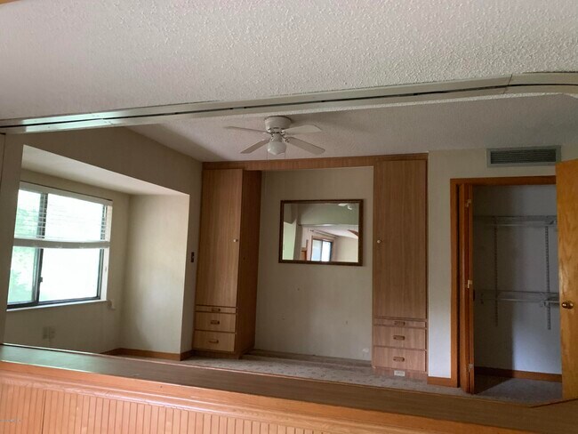 Building Photo - 2930 Ravines Rd