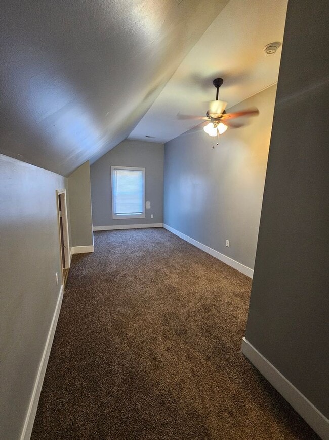 Building Photo - NEW LISTING!!!!!