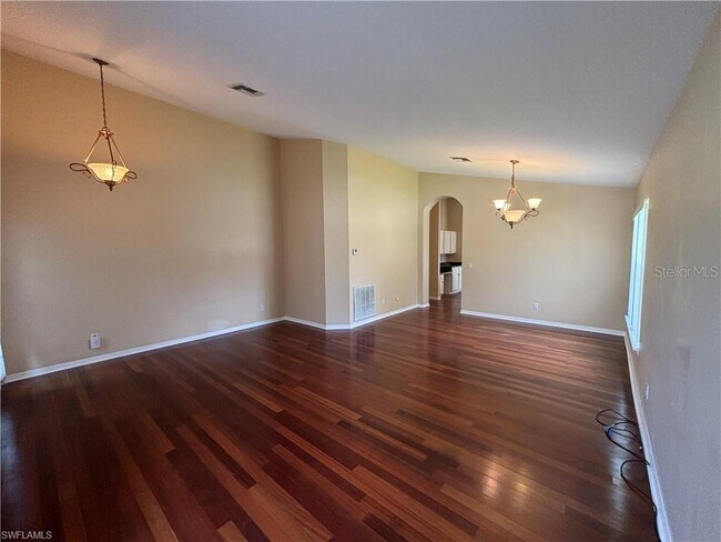 Building Photo - 9200 Middle Oak Dr