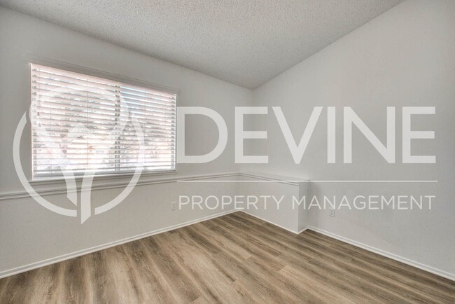 Building Photo - Move-In Ready Home