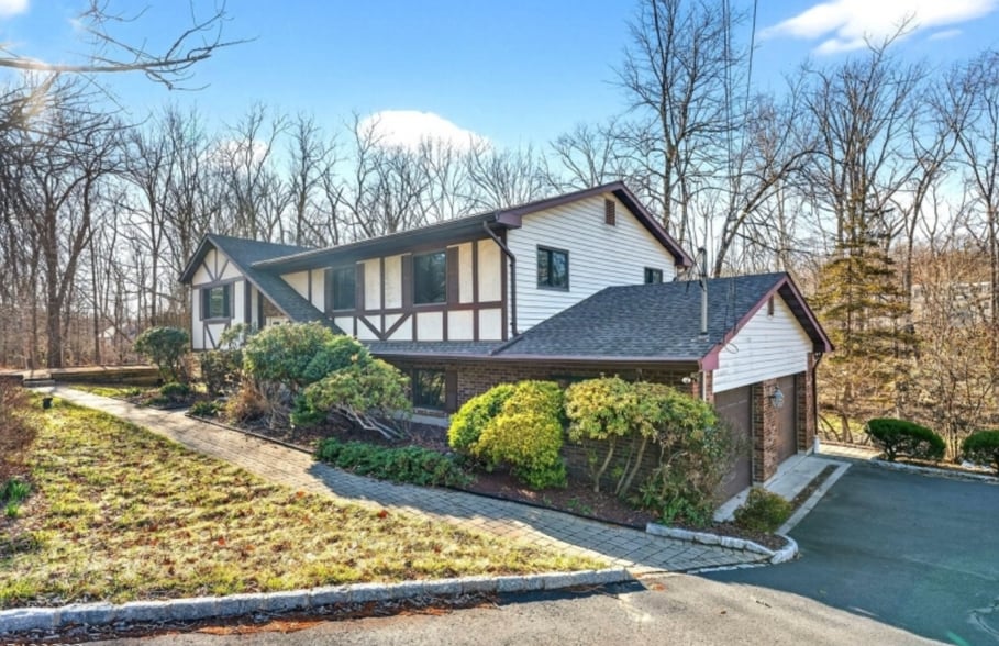 Building Photo - 2289 Brookside Dr