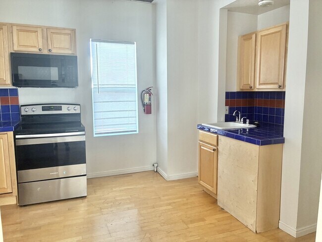 Building Photo - 517 E 500 S