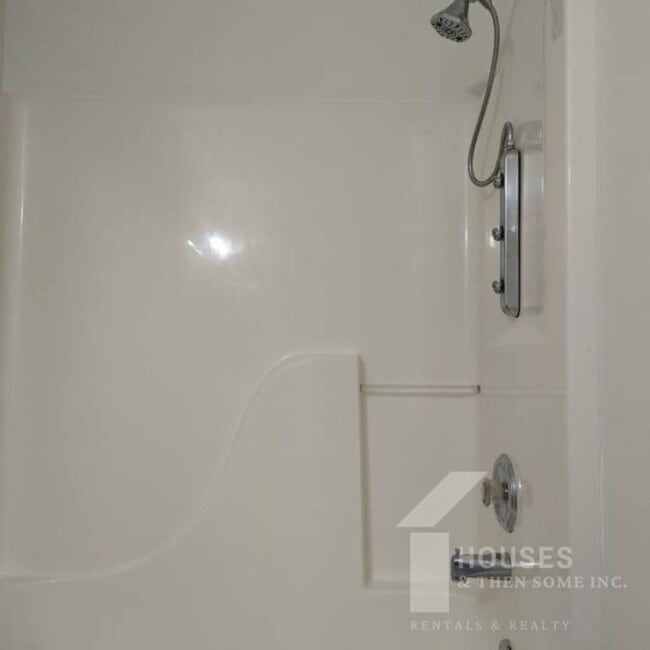 Building Photo - 304 Canewood Pl