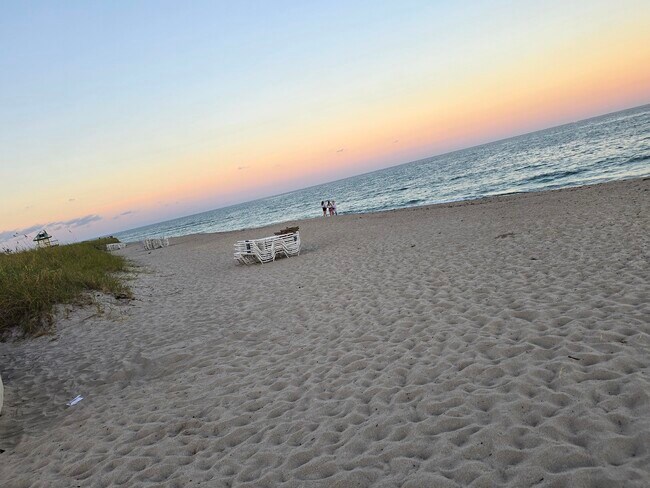 Building Photo - 60 Venetian Dr