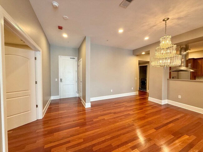 Building Photo - Luxurious Downtown Raleigh Condo with High...