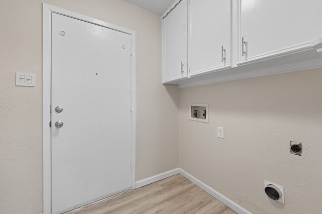 Building Photo - 608 Pleasant Manor Ave