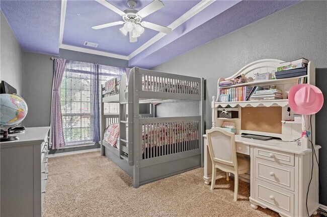 Building Photo - 912 Emerald Dove Ave