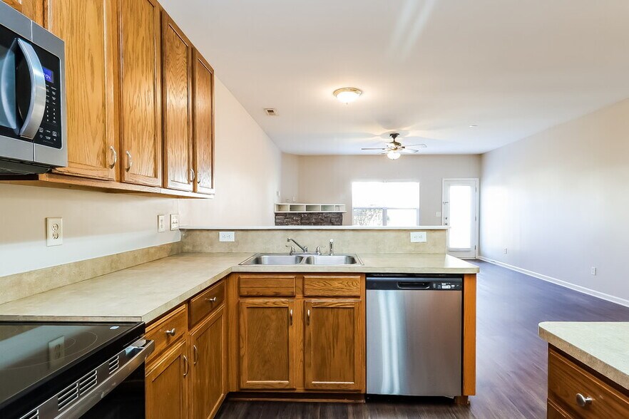 Building Photo - 10926 Slalom Hill Rd