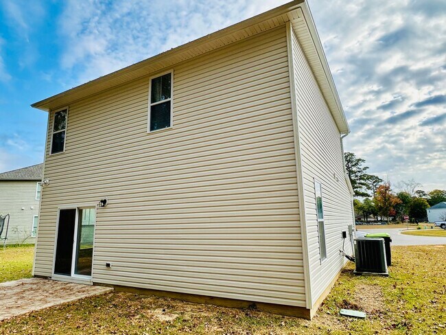 Building Photo - Leland - Newer construction house with two-car garage!