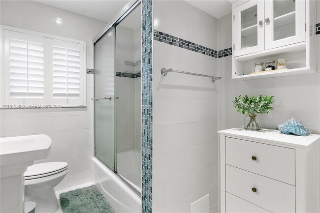 Building Photo - 1900 N Victoria Park Rd