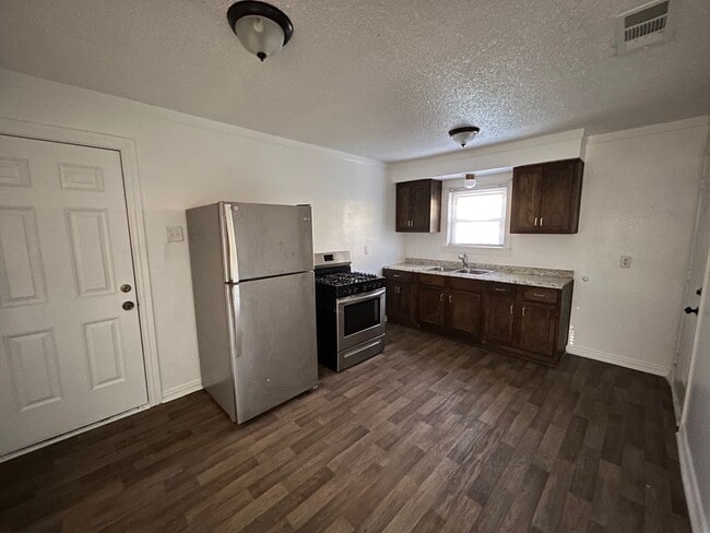 Building Photo - Updated North Waco Home