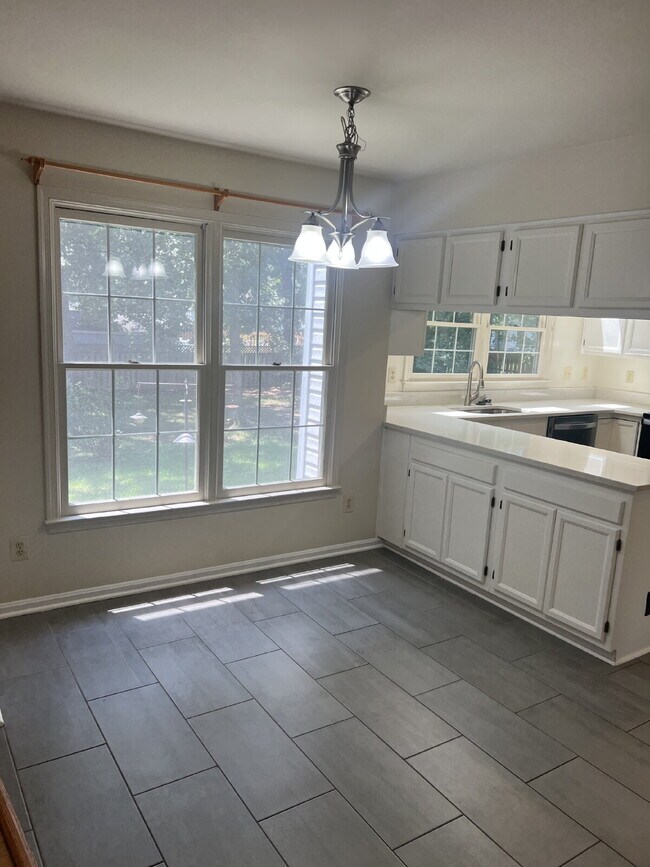 Building Photo - Spacious Colonial Home for Rent in Chancel...