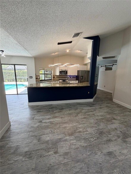 Building Photo - 3221 Oakwood Pl