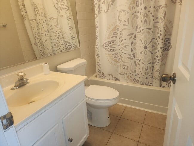 Building Photo - 416 Lauren Ln