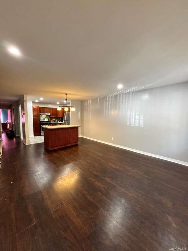 Primary Photo - 1110 E 73rd St