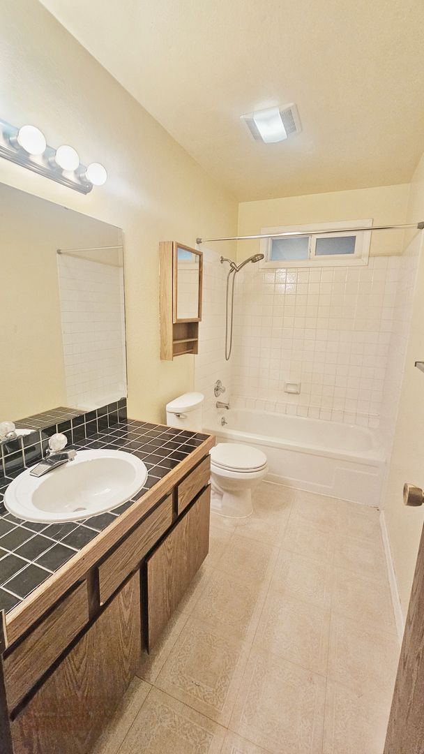 Building Photo - Charming 4 Bed 2 Bath Home in Wedgewood