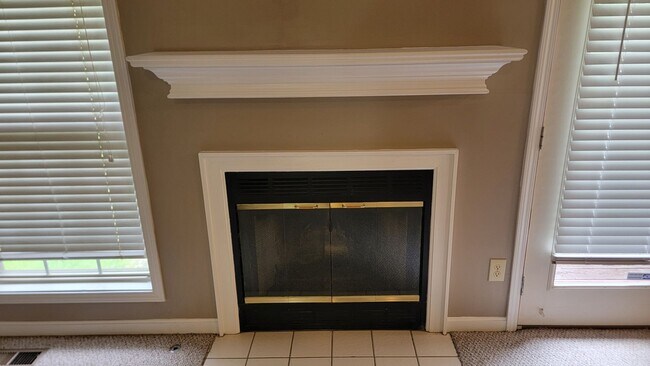 Building Photo - Fabulous 3 bedroom 3 bath walk- out ranch