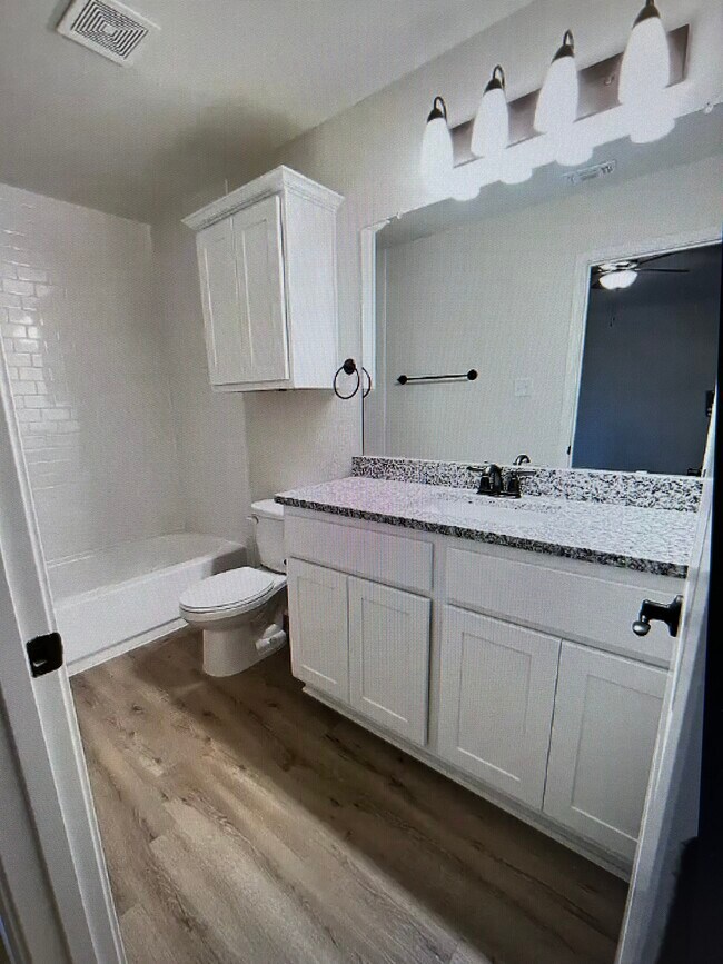 Building Photo - 7523 Gramercy Way