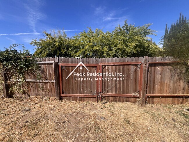 Building Photo - 5546 Cranbrook Way