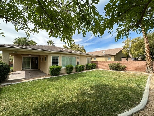 Building Photo - Echo Ridge At The Ridges In Summerlin-Unit 1