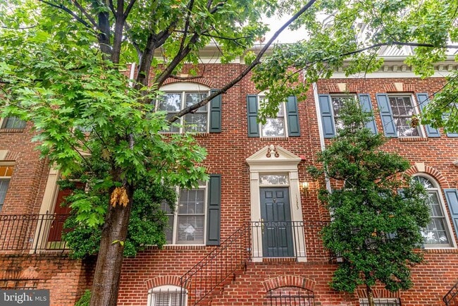 Building Photo - 1323 N Barton St