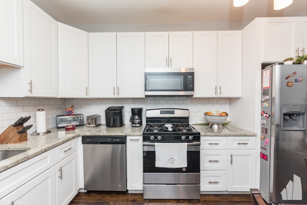 Building Photo - 1431 N Springfield Ave