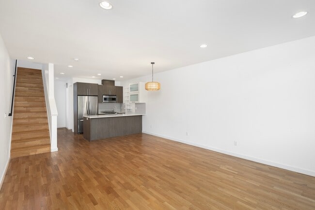 Building Photo - 209 13th Ave E