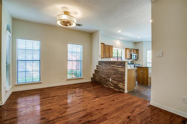 Building Photo - 824 Woodlake Dr