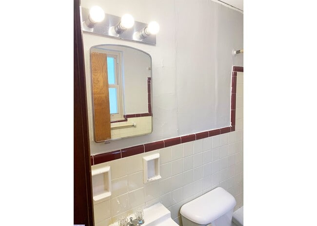 Building Photo - 362 Probasco St