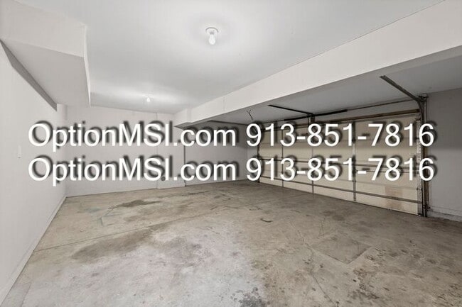 Building Photo - Welcome home to this beautifully maintaine...