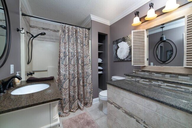 Building Photo - 7206 Sawyer Rd