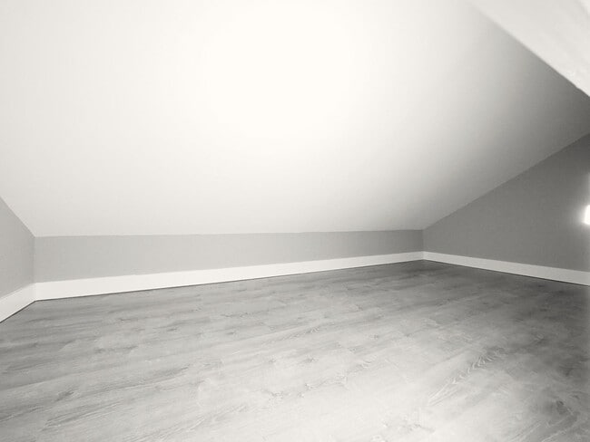 Building Photo - Updated Condo Available for Rent!