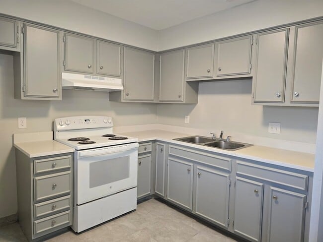 Building Photo - 304 Maguey Dr