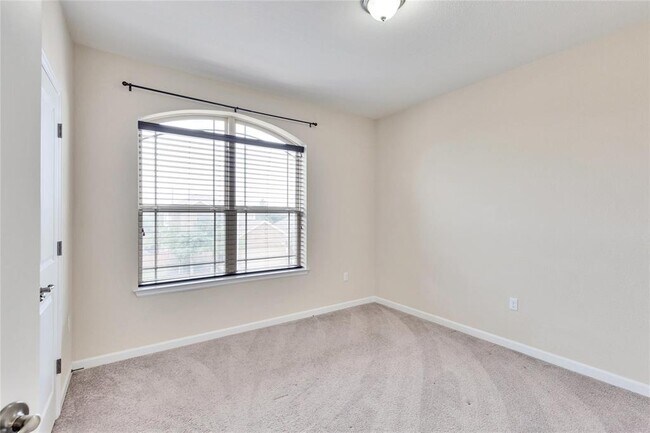 Building Photo - 14208 Tyburn Trail