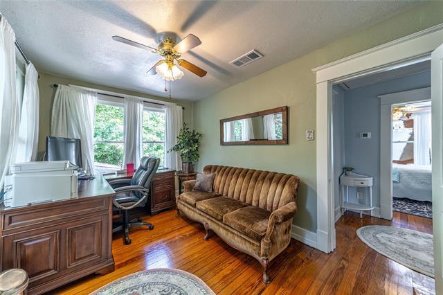 Building Photo - 215 S Montclair Ave