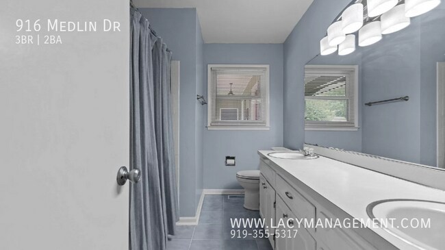 Building Photo - 916 Medlin Dr