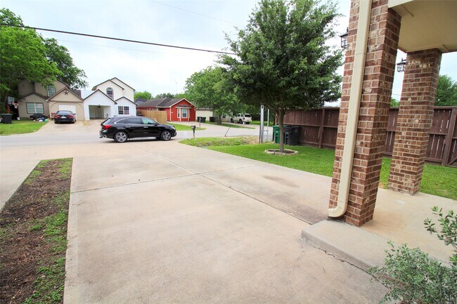 Building Photo - 6610 Loma Vista St