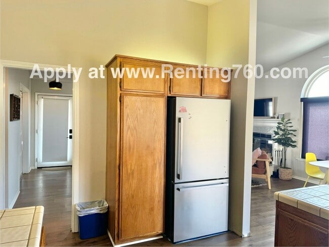 Building Photo - Charming 3 Bedroom 2 Bathroom Home In The Highly Desired Juniper Terrace Neighborhood!!