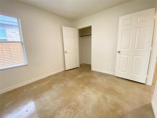 Building Photo - 2320 Duntov Dr