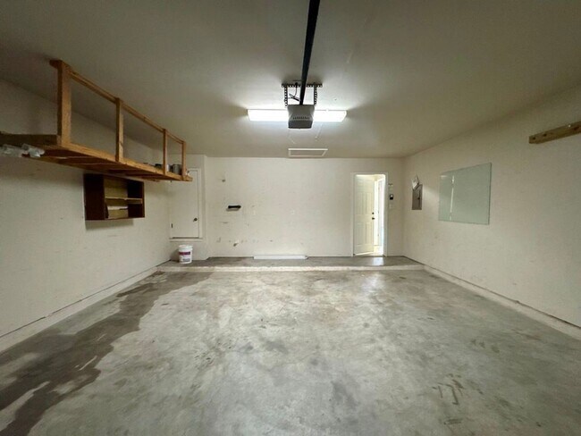 Building Photo - 3 Bed/ 2 Bath Home Available in Villages of Berry Creek!