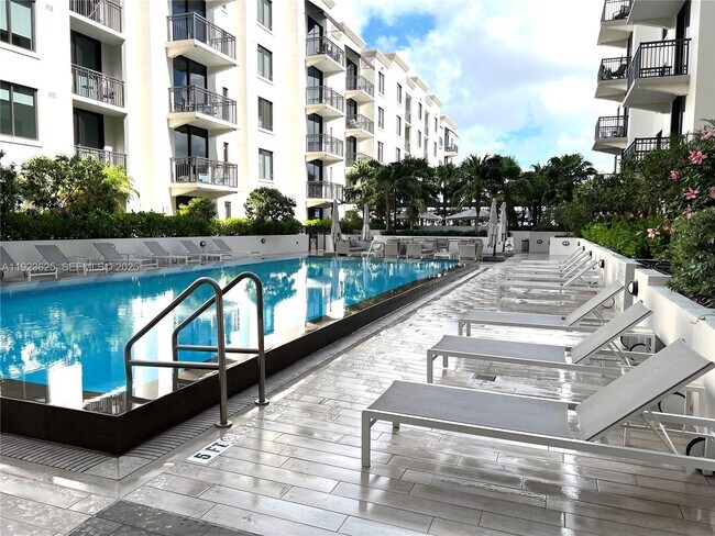 Building Photo - 301 Altara Ave