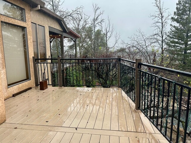 Building Photo - Available now, Executive 4 bdrm home with pool & hot tub!