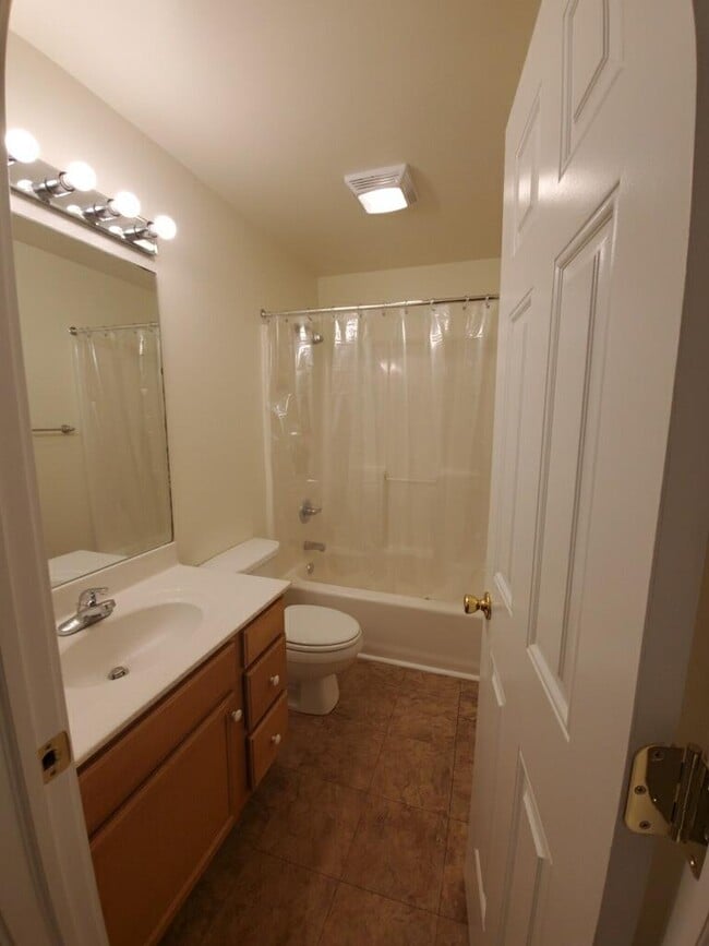 Building Photo - 915 S 20th St