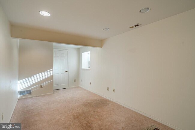 Building Photo - 609 Hamilton St