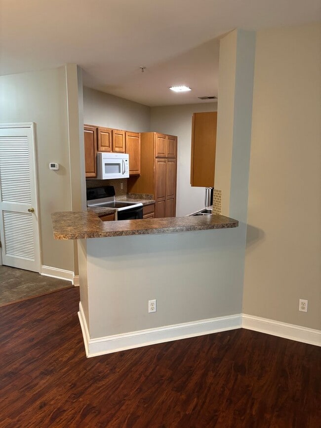 Building Photo - 3-Bedroom, 2-Bedroom Condo