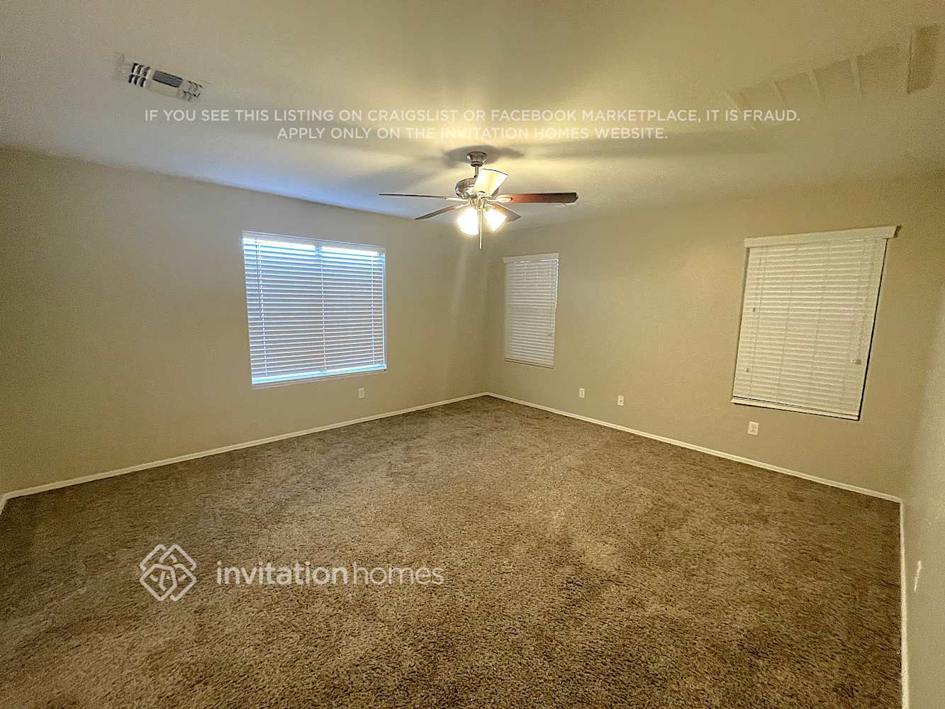 Building Photo - 3810 E Chickadee Rd